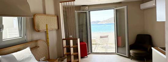 Δίκλινο δωμάτιο με διπλό κρεβάτι στα δωμάτια Λεμονιά στη Σίφνο
